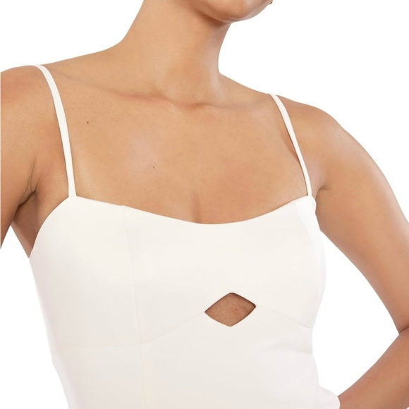 Elegant White Feather-Trim Dress - Picture 3 of 4